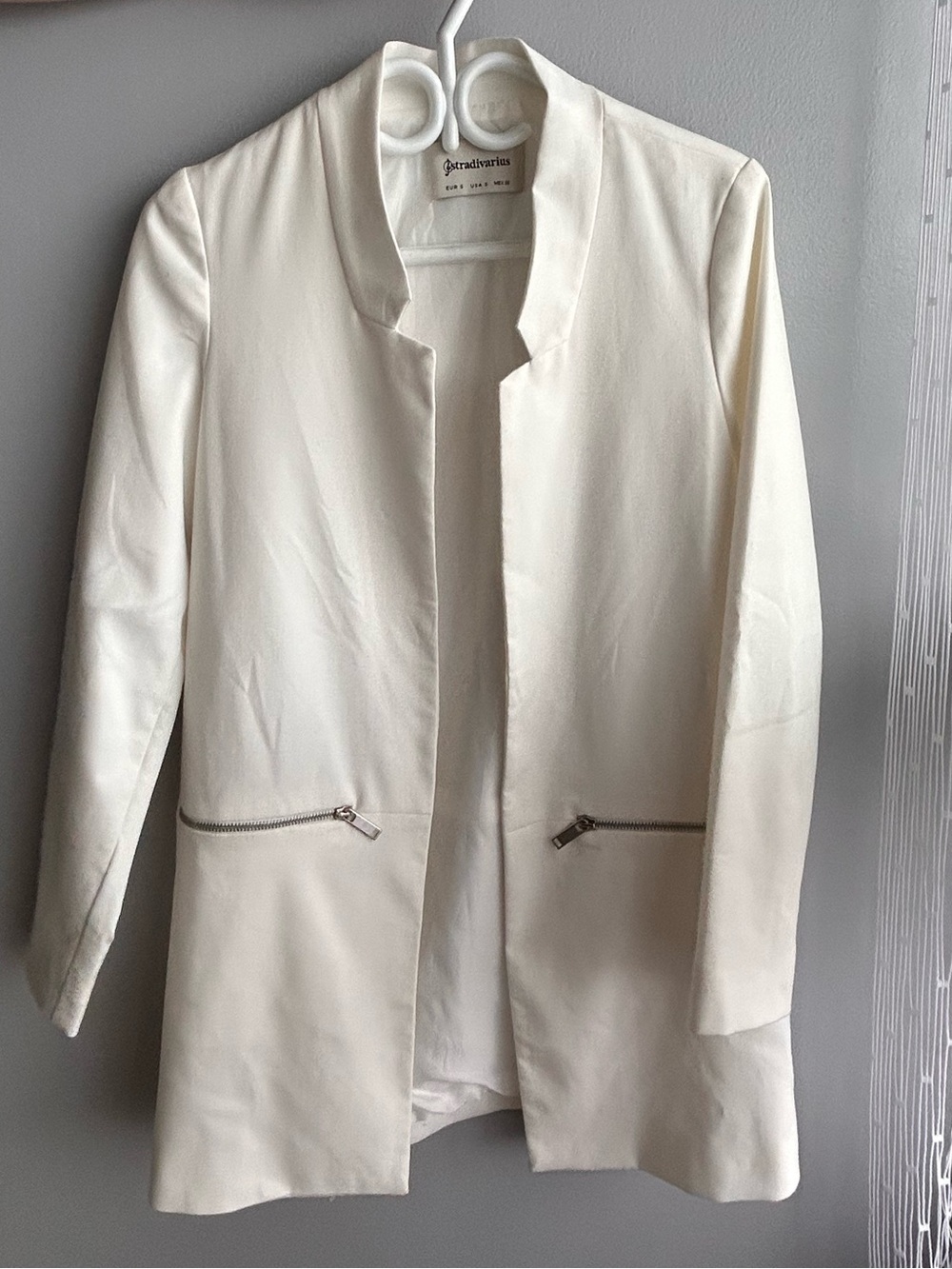 Stradivarius Cream Open-Front Blazer with Zip Pockets